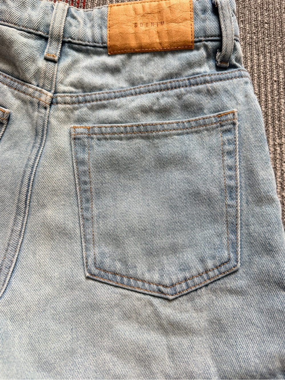 H&M &DENIM Light Wash High-Waisted Vintage Denim Mom Shorts Size 2 - Picture 5 of 7